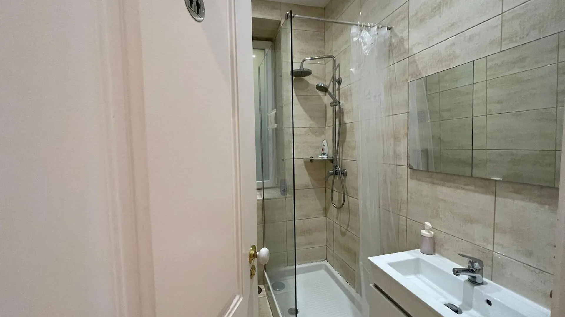 Embassy Arriaga Private Elegance Rooms In Stylish Shared Apartment Lisboa 0*,  Portugal