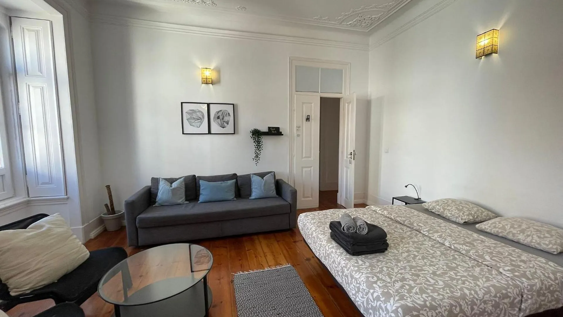 Guest house Embassy Arriaga Private Elegance Rooms In Stylish Shared Apartment Lisbon Portugal