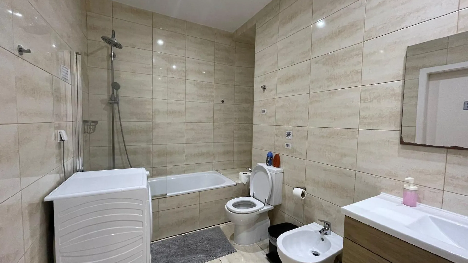 Embassy Arriaga Private Elegance Rooms In Stylish Shared Apartment Lisbon Guest house