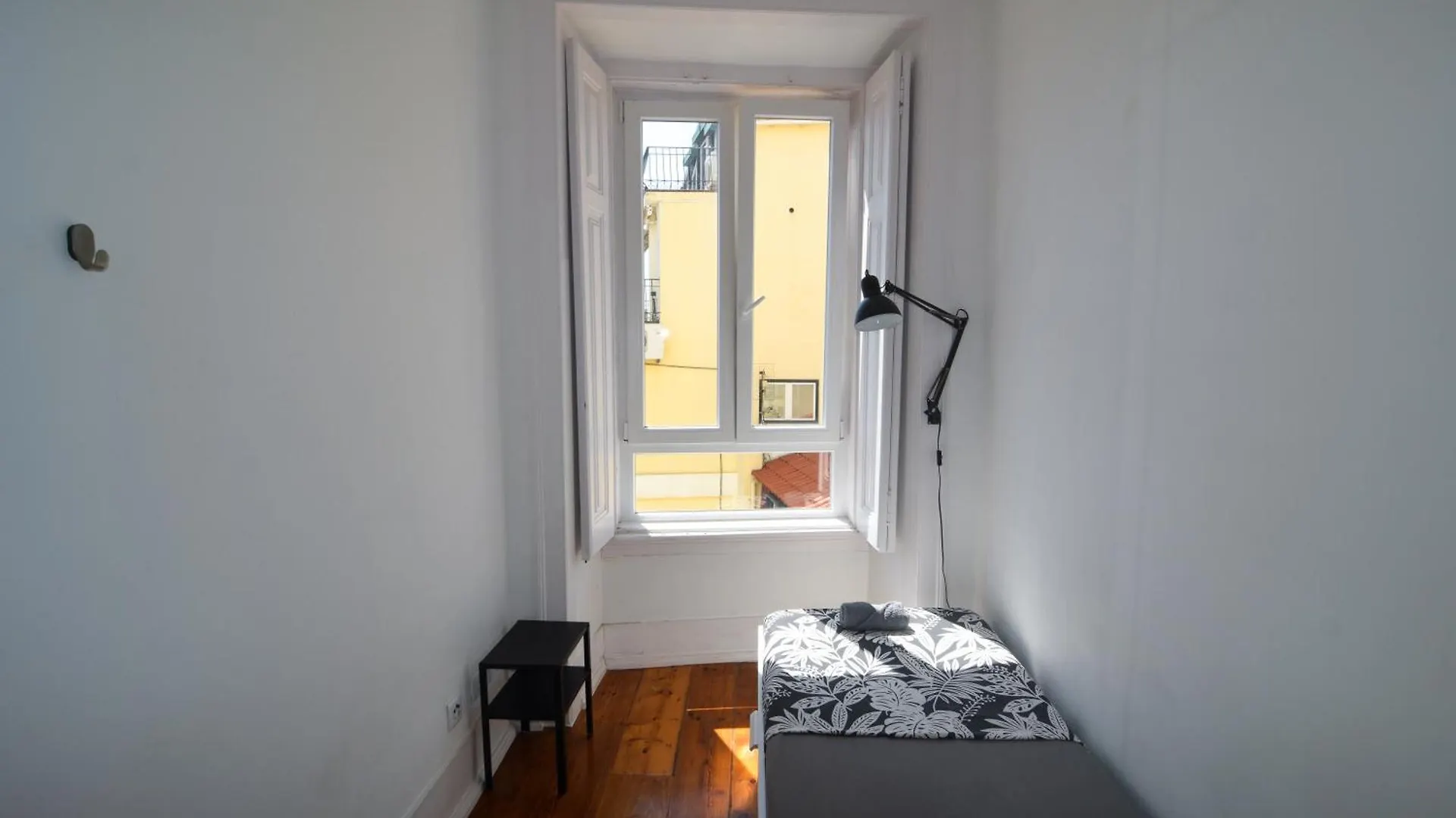 Embassy Arriaga Private Elegance Rooms In Stylish Shared Apartment Lisboa